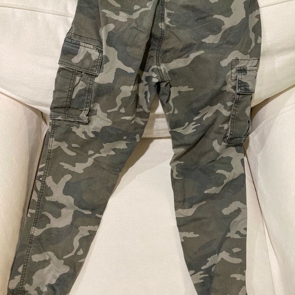 Three pair Old Navy Modern Jogger Built-in-flex pants. Size medium - Picture 13 of 14